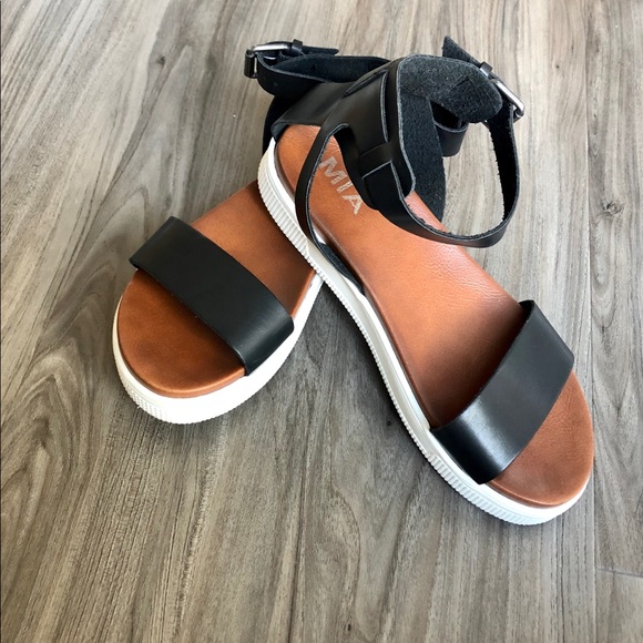 mia ellen platform sandal